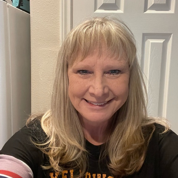 Meet your Posher, Roganne - Picture 1 of 2